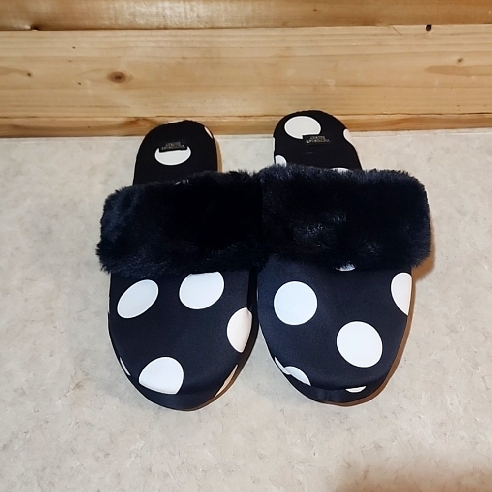 NWOT Victoria’s Secret polka dots slippers with faux fur size Large